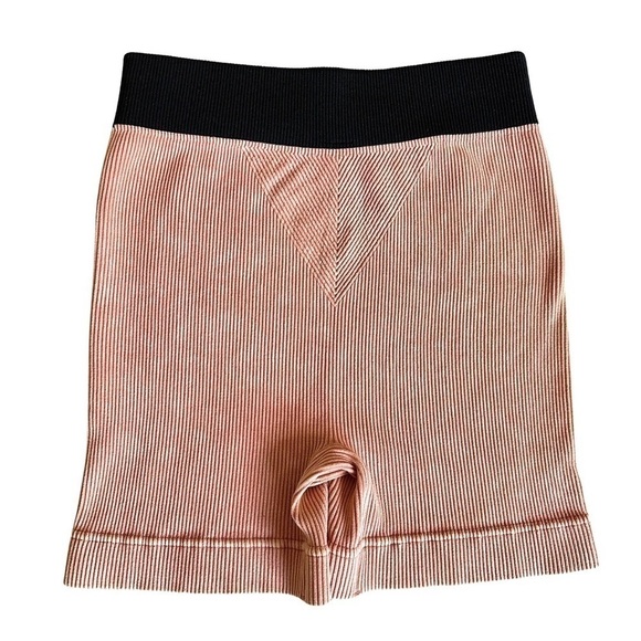 Ribbed Ash Rose Washed Color Seamless Bike Shorts Size L/XL - Picture 4 of 10